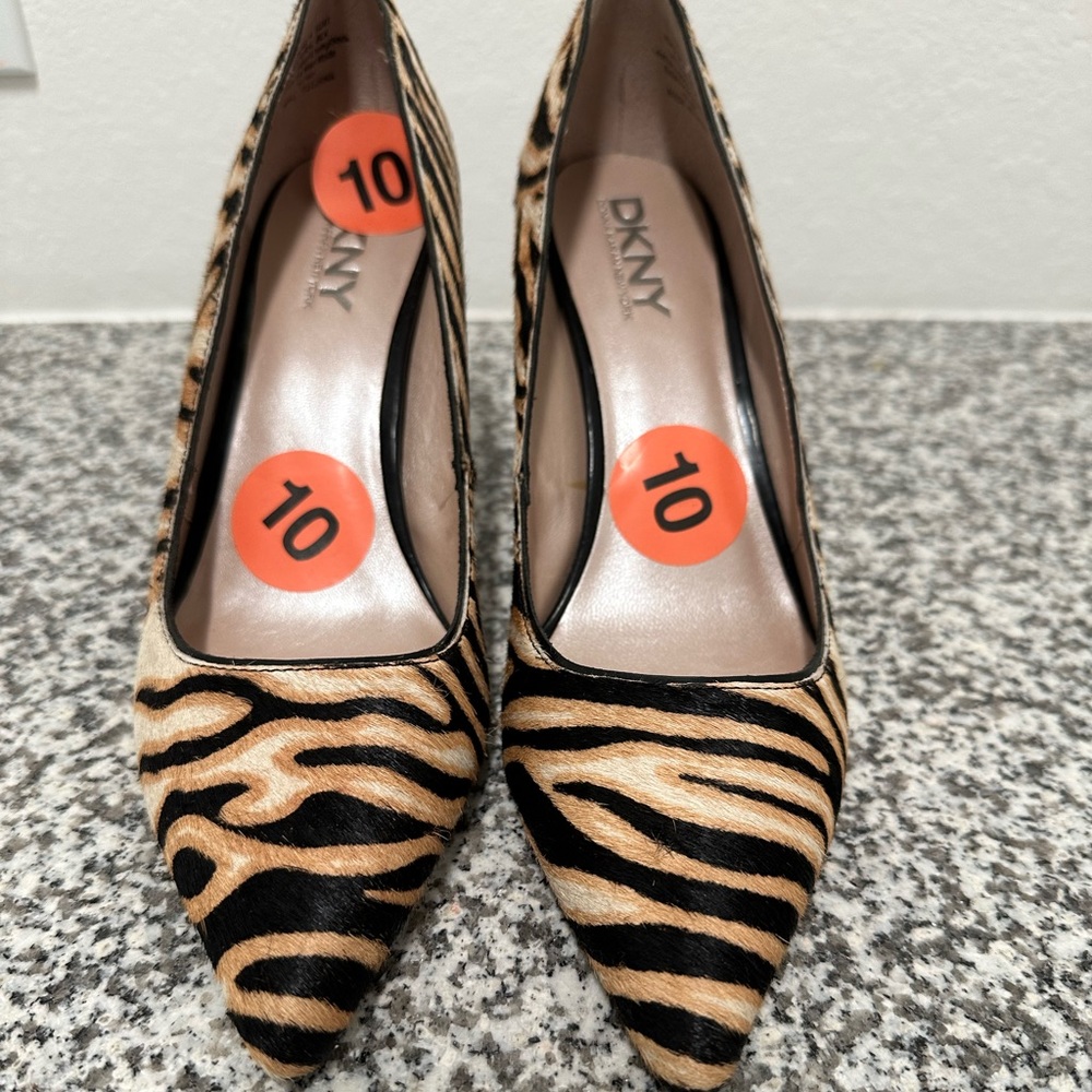 Size 10 DKNY Pump Heel